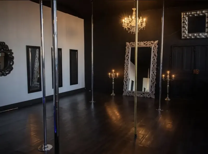 Sala 1 — Academia de Pole Dance